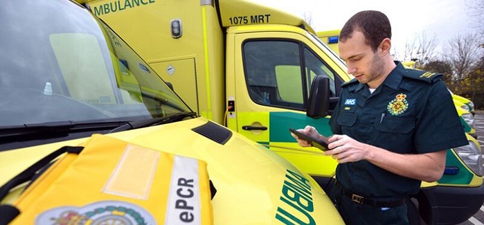 İngiltere’nin Ambulansları Tabletlerle Elektronik Kayıt Sistemine Geçecek
