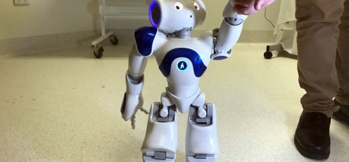 Avustralya’da İnsansı Robot Dr. NAO,  ‘Hastalara’ Eşlik Etti